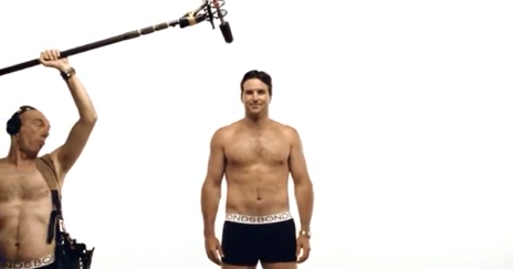 Pat Rafter strips one last time for Bonds