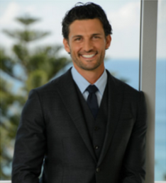 Bachelor Tim Robards
