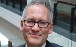 Woolworths announces abrupt departure of chief marketing officer Tony Phillips
