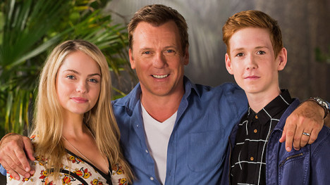 800 Words cast Erik Thomson, Melina Vidler, Bensen Jack Anthony,