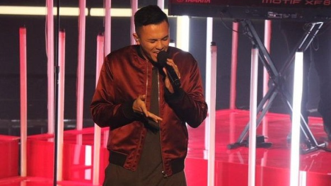 Cyrus in the X Factor finale drew