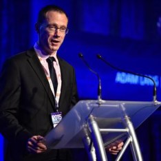 Lang last month denied that Macquarie had sought an extension. 