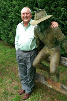 michael-ball-statue