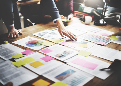 thinkstockphotos-post-it-notes-business-team-partnership