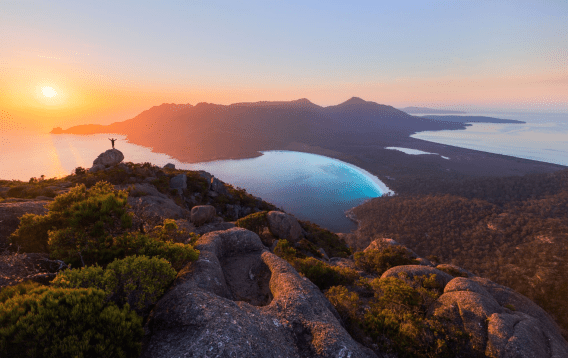 Qantas offers to pay for Americans’ passports if they travel to Australia