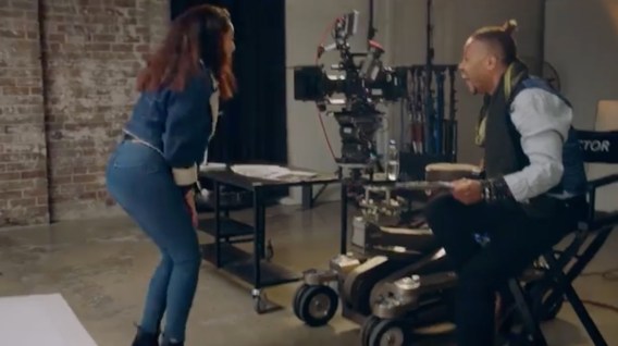 Cuba Gooding Jr gets unsuspecting actors to spruik imaginary iPhone in Optus campaign