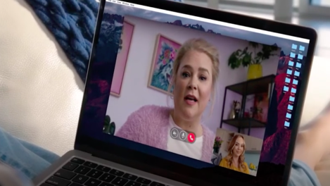 Bachelorette Angie Kent asks pal Yvie Jones for online shopping help in new Ebay ad