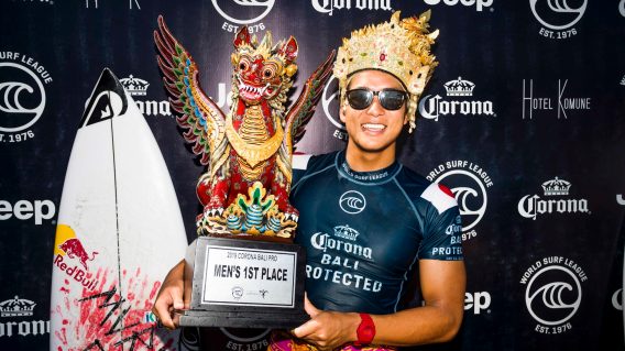 Oakley announces partnership with Word Surfing League
