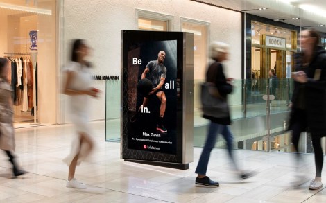 Outdoor revenues rise as DOOH takes on more spend