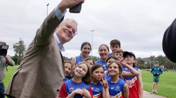 PM to launch inquiry into social media and mental health