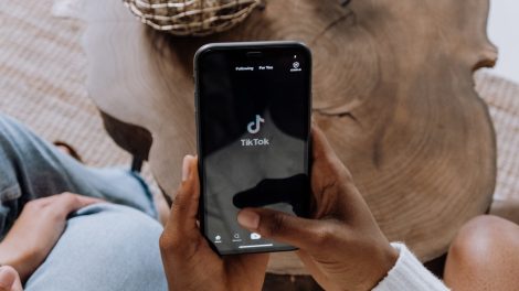 One in five Australians makes impulse purchase on social media for the aesthetic: Finder