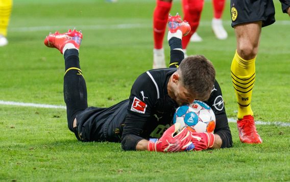 Foxtel admits defeat in the football streaming battle, cancelling BeIn Sports deal