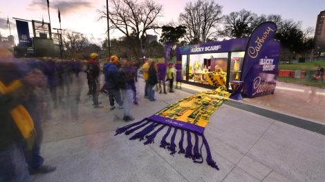 Cadbury and Ogilvy create 20-metre-long lucky scarf for Wallabies