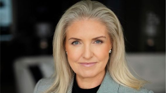 Incoming Optus head marketer ditches role to head to Qantas