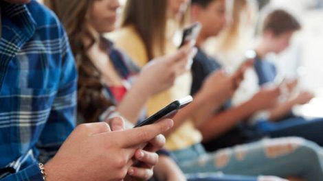 ‘Parents are worried sick’: PM confirms plans to impose social media age restriction