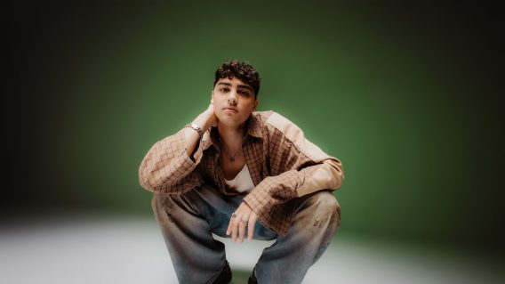 Two Palms Media signs music artist Oliver Cronin