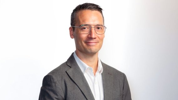 Man of Many names Rob Stott as editor in chief